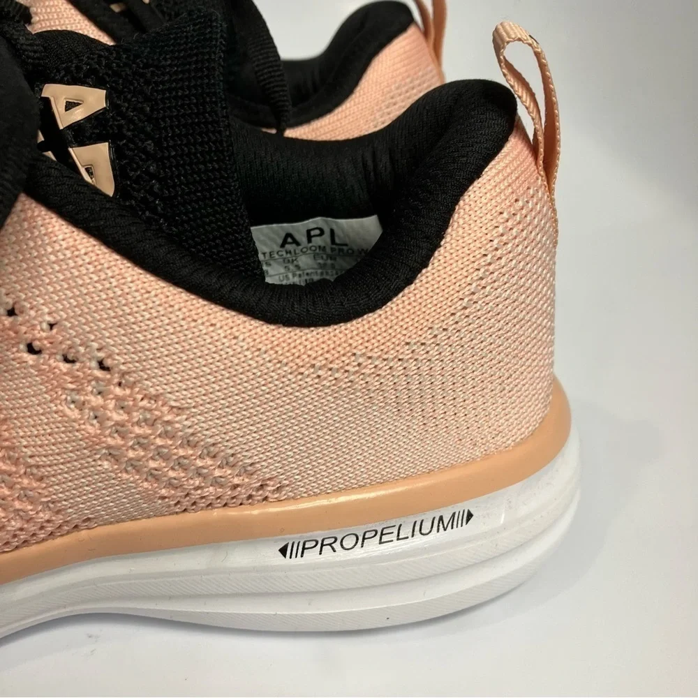 APL Techloom Pro sneakers knit sneakers‎ peach black white size 8
